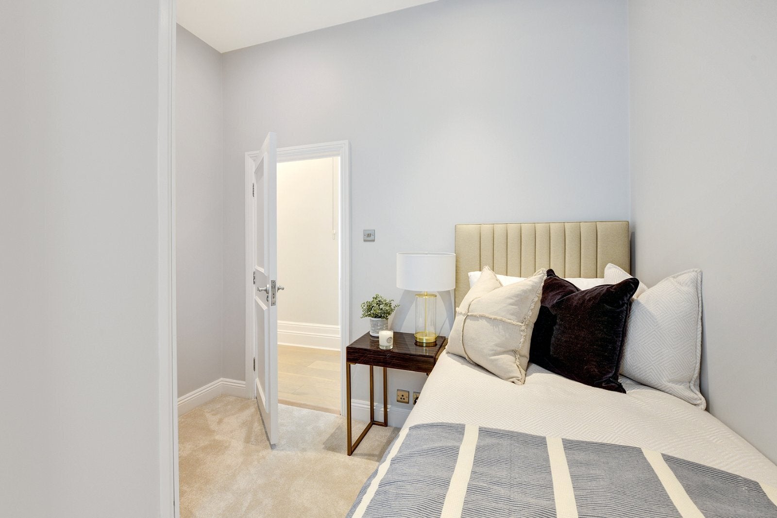 Flat Gloucester Road in Greater London