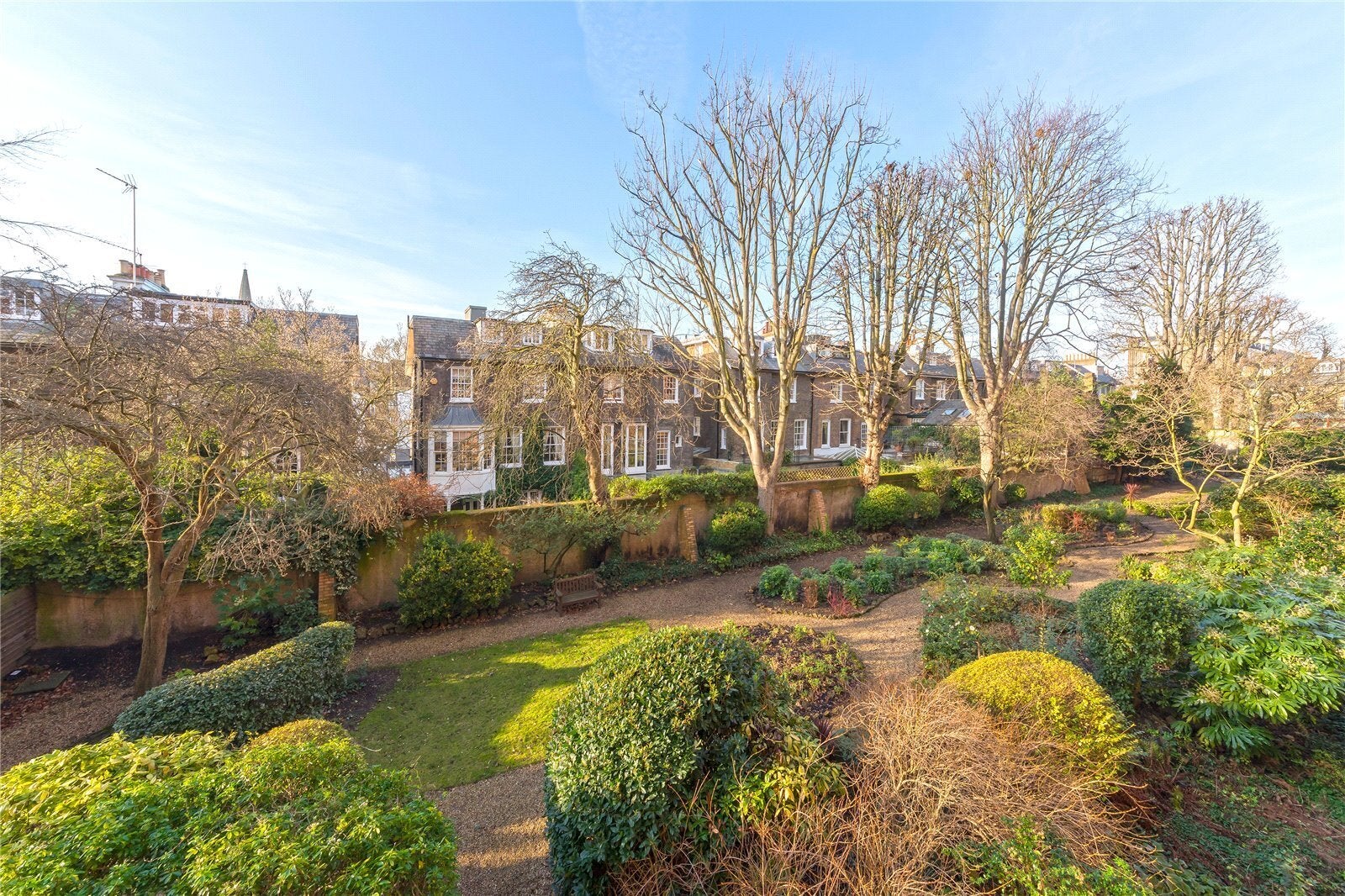 Flat Gloucester Road in Greater London