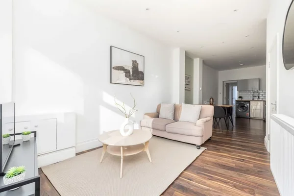 Flat Friary Road in London
