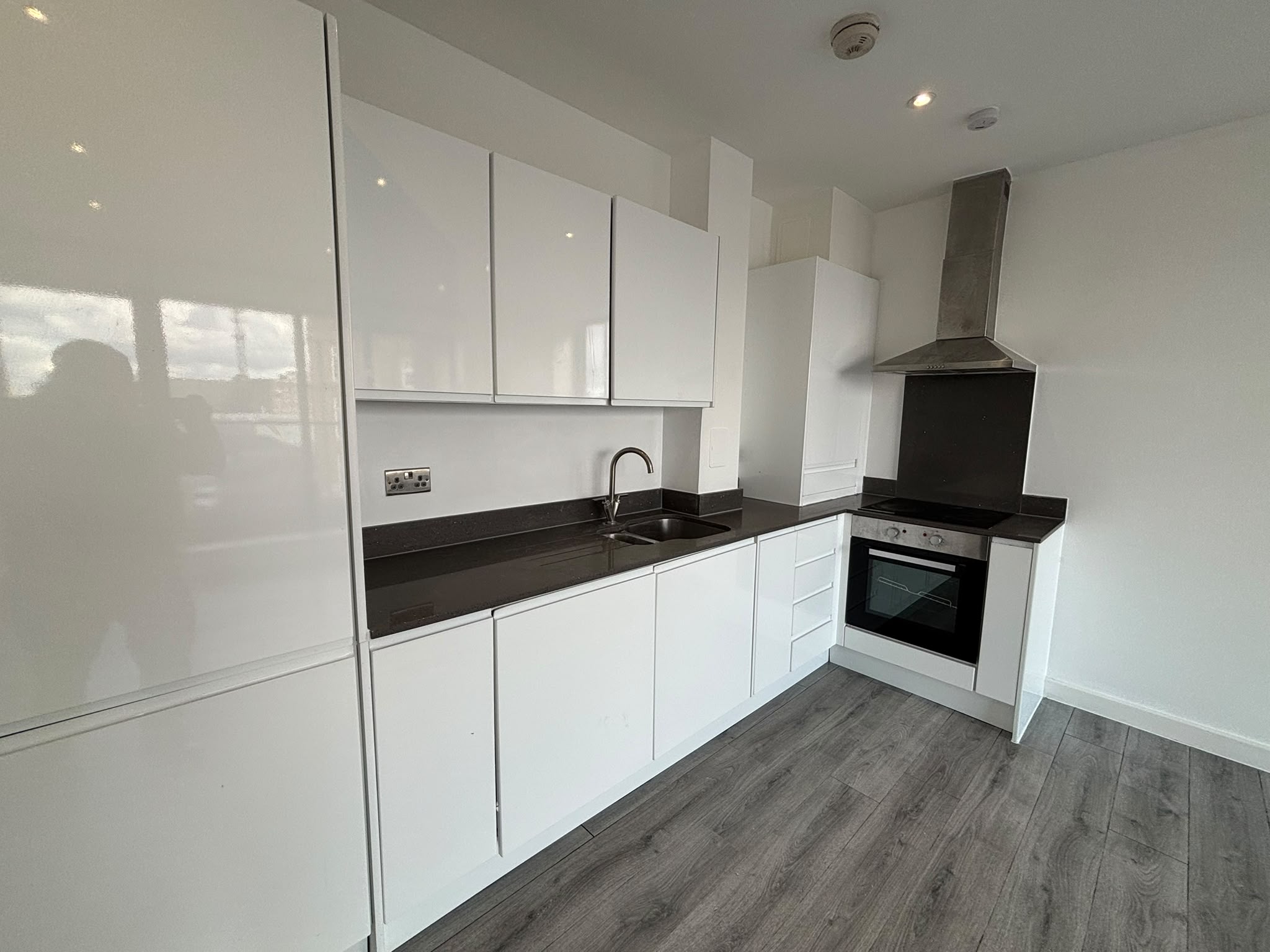 Flat Woolwich Road in Greater London