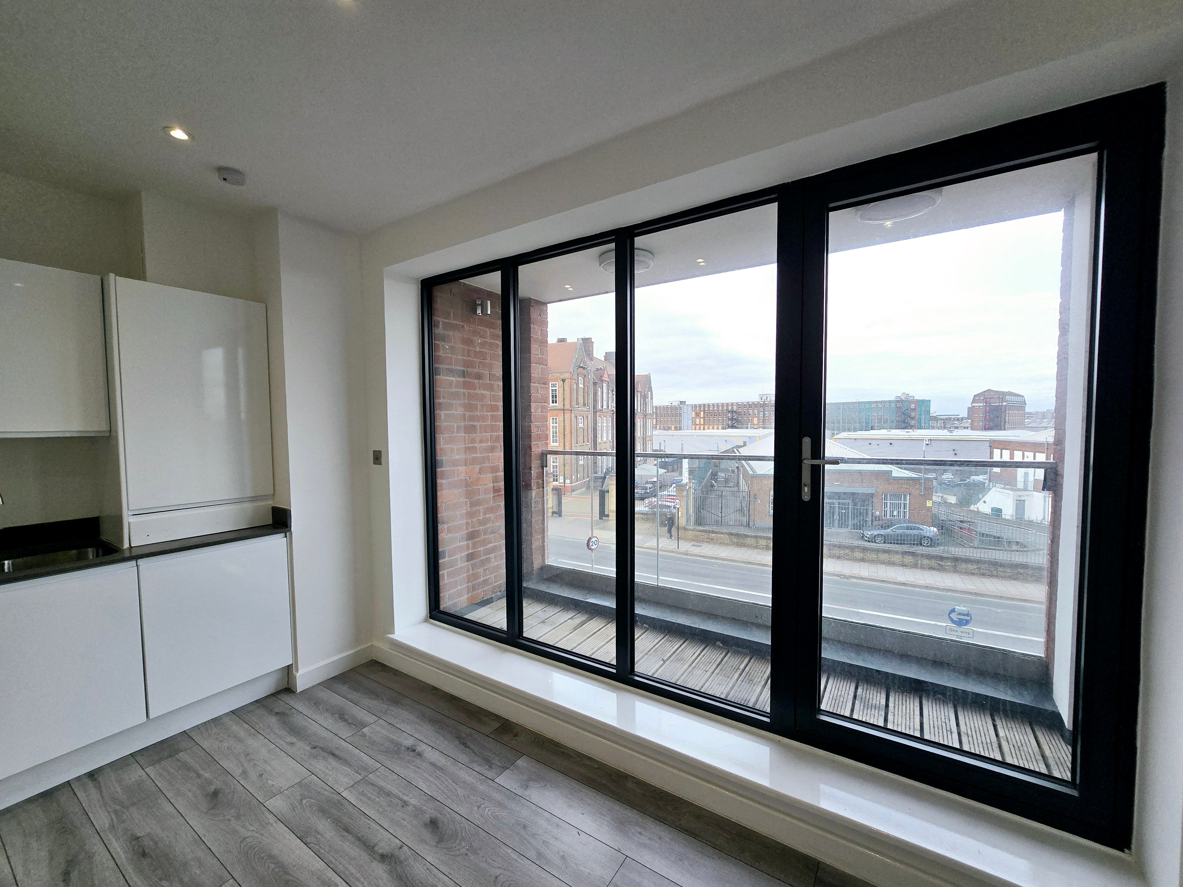 Flat Woolwich Road in Greater London