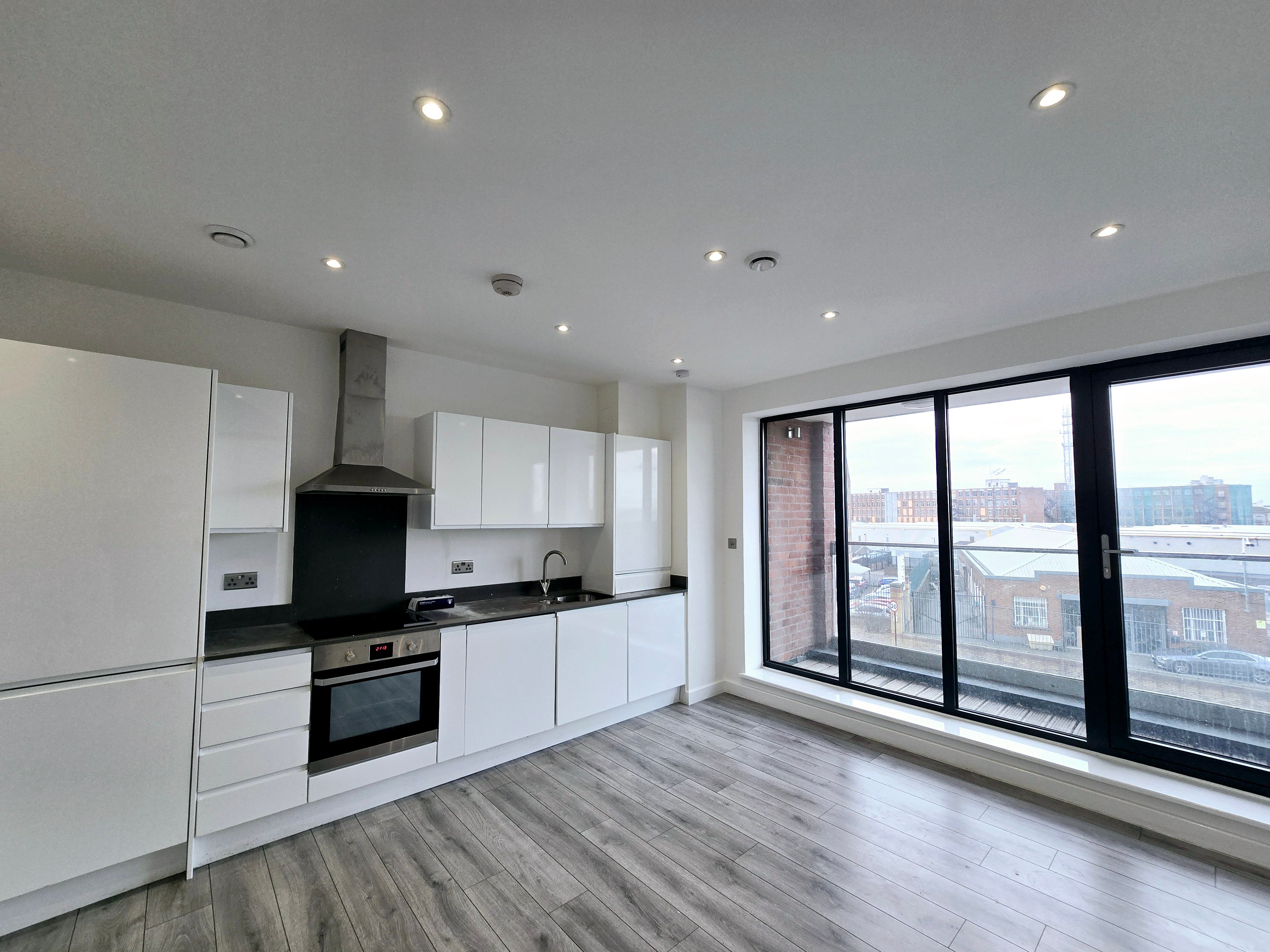 Flat Woolwich Road in Greater London