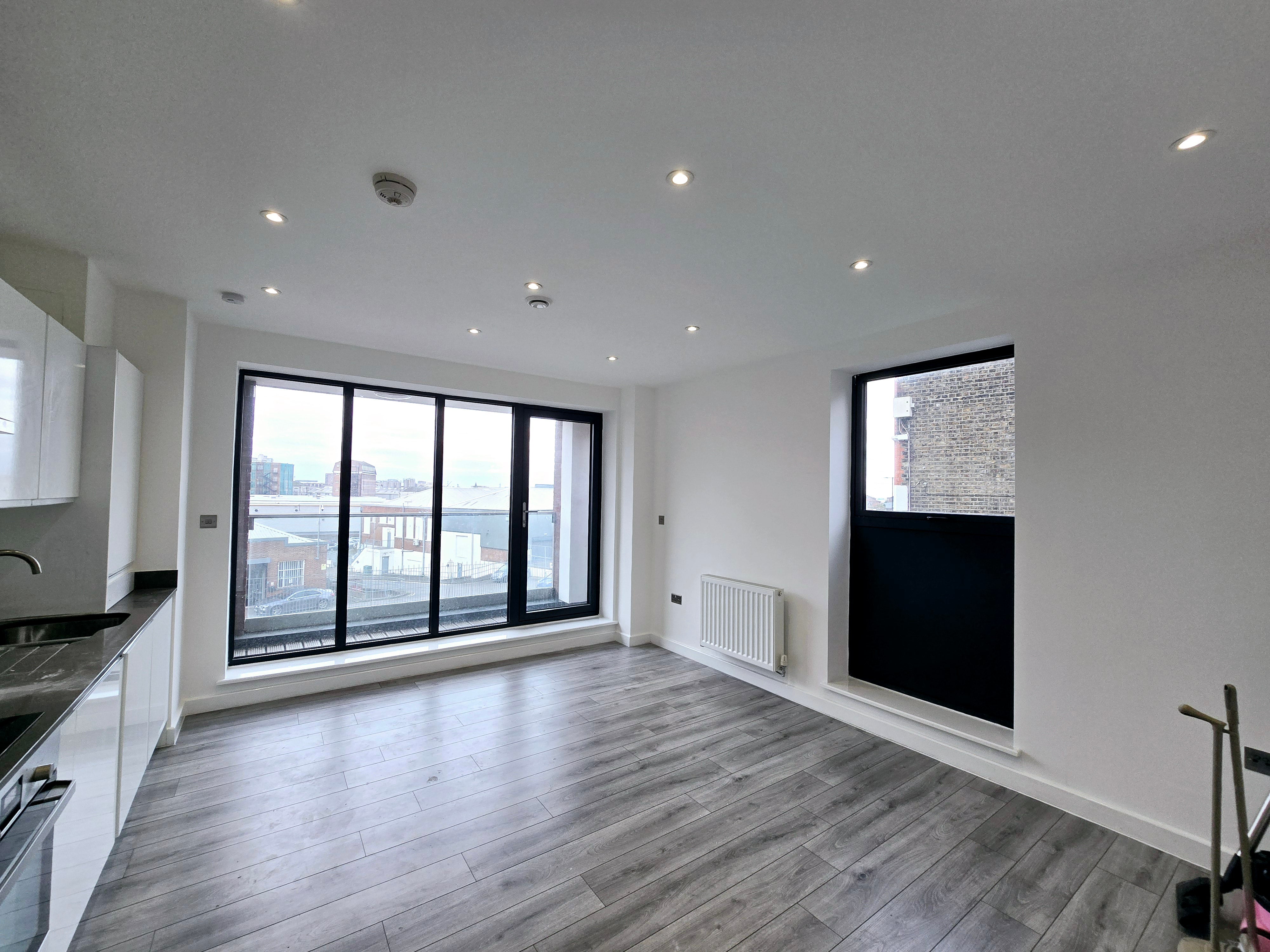 Flat Woolwich Road in Greater London