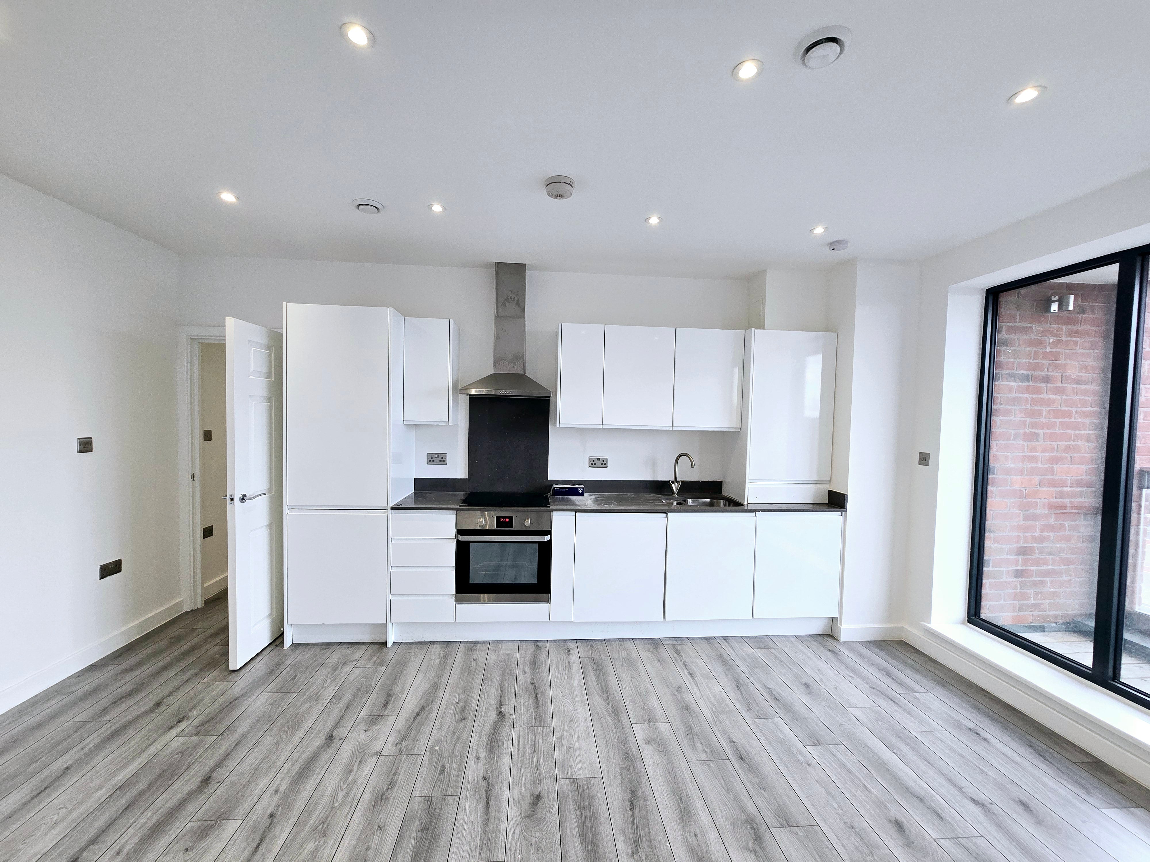 Flat Woolwich Road in Greater London