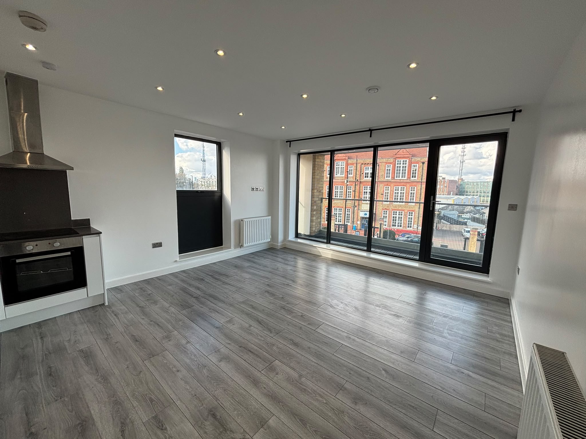 Flat Woolwich Road in Greater London