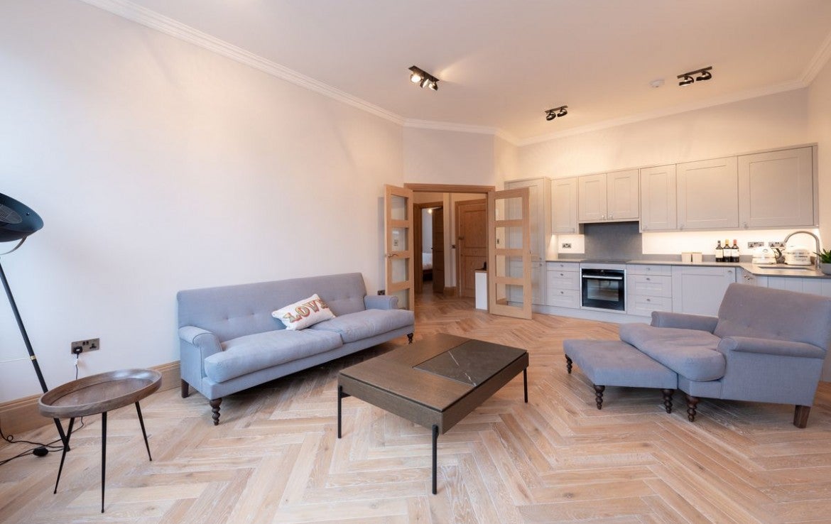 Flat Belsize Park Gardens in Greater London