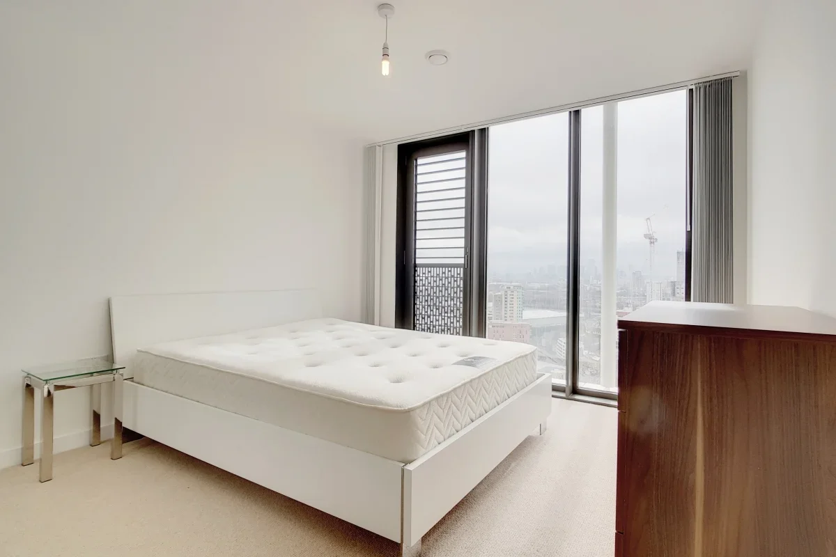 Flat Meridian Square in Greater London