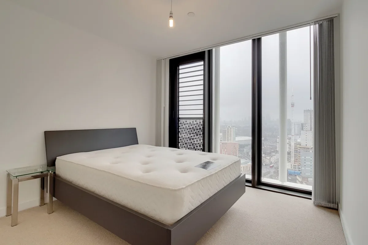 Flat Meridian Square in Greater London
