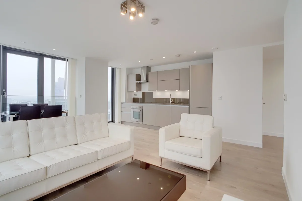 Flat Meridian Square in Greater London