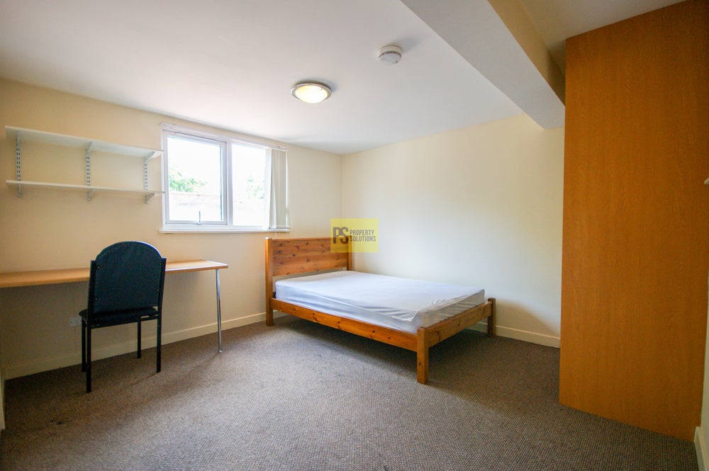 Room Bournbrook Road in Birmingham