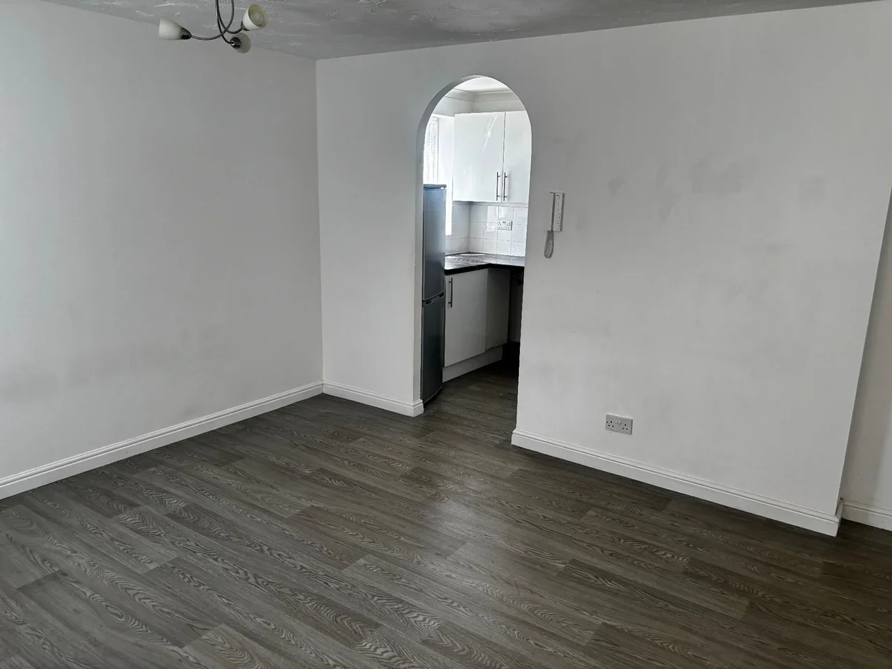 Flat Chandlers Drive in Greater London