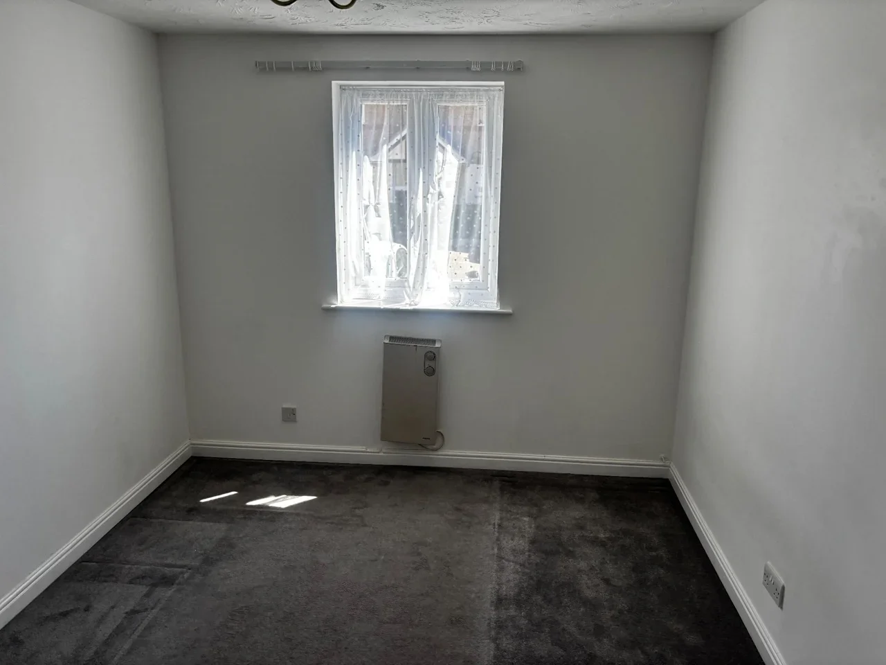 Flat Chandlers Drive in Greater London