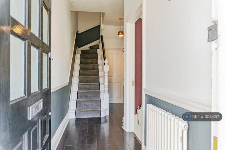 House Cedars Road in Greater London