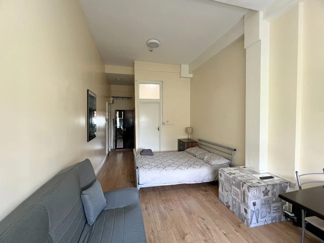 Flat Finchley Road in Greater London