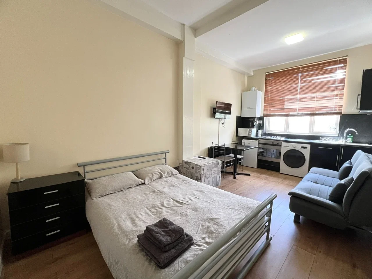 Flat Finchley Road in Greater London