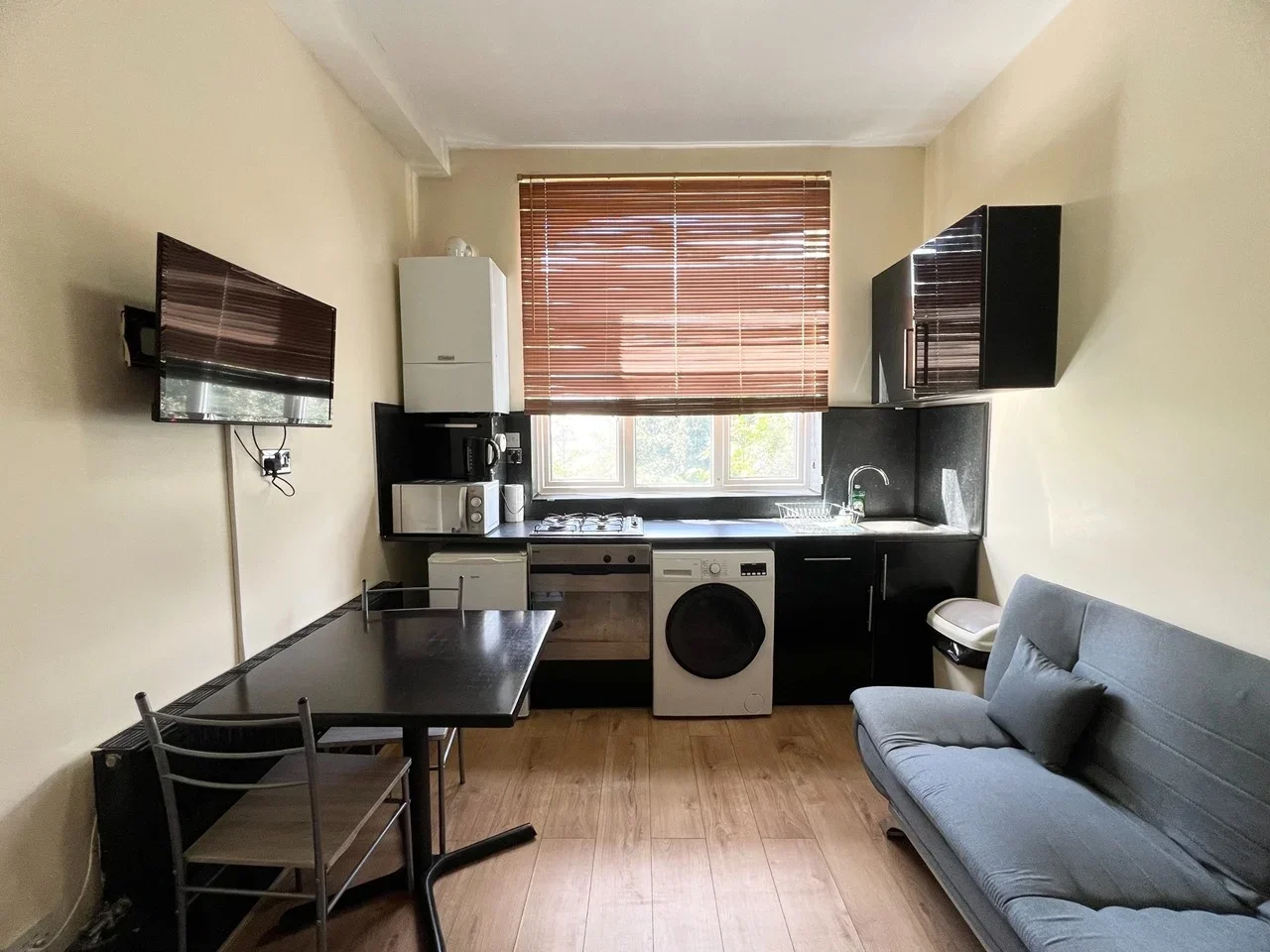 Flat Finchley Road in Greater London