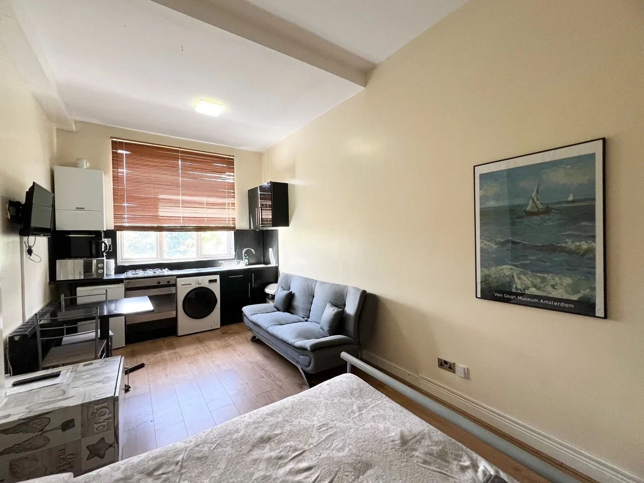 Flat Finchley Road in Greater London