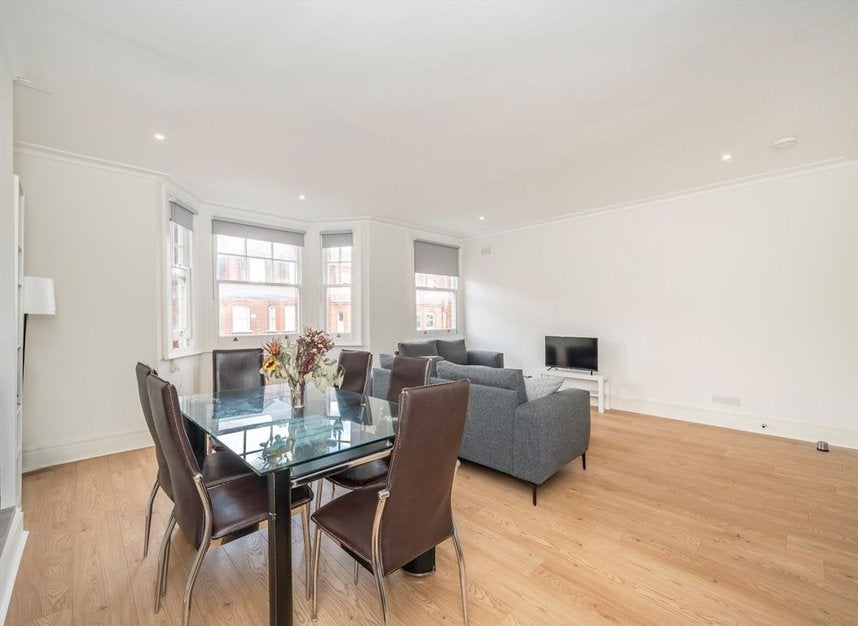 Flat Callow Street in Greater London