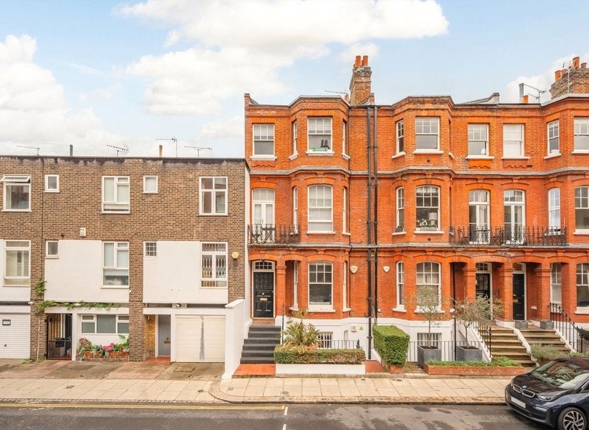 Flat Callow Street in Greater London
