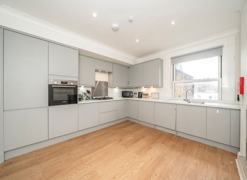 Flat Callow Street in Greater London