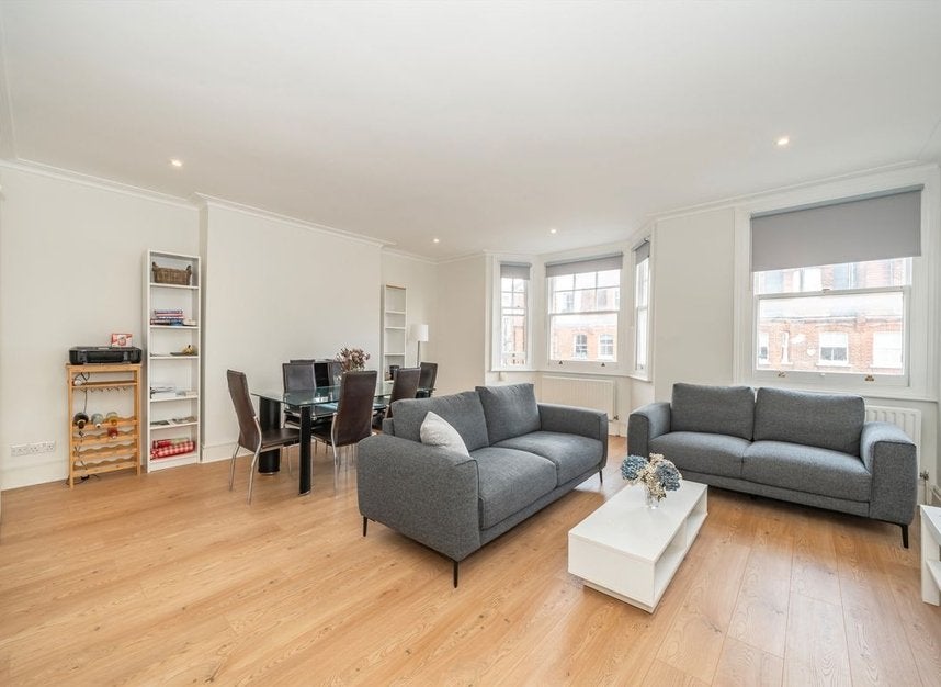 Flat Callow Street in Greater London
