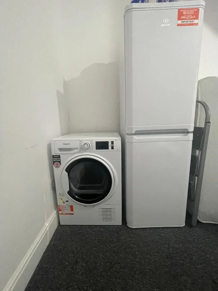 Room Fairfield Road in Greater London