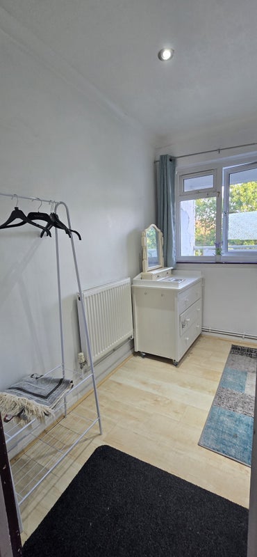 Room Mill Green in Greater London