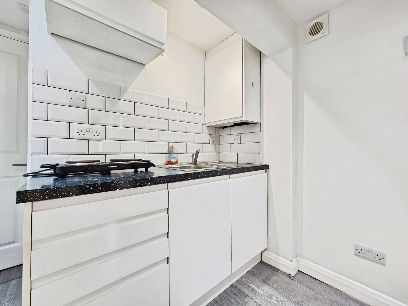 Flat New Street in Borough of Spelthorne