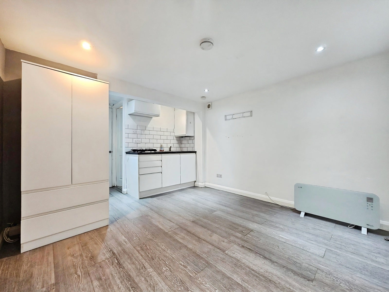 Flat New Street in Borough of Spelthorne