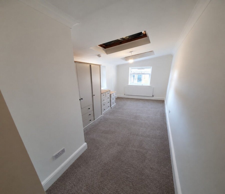 Room Campbell Road in Greater London