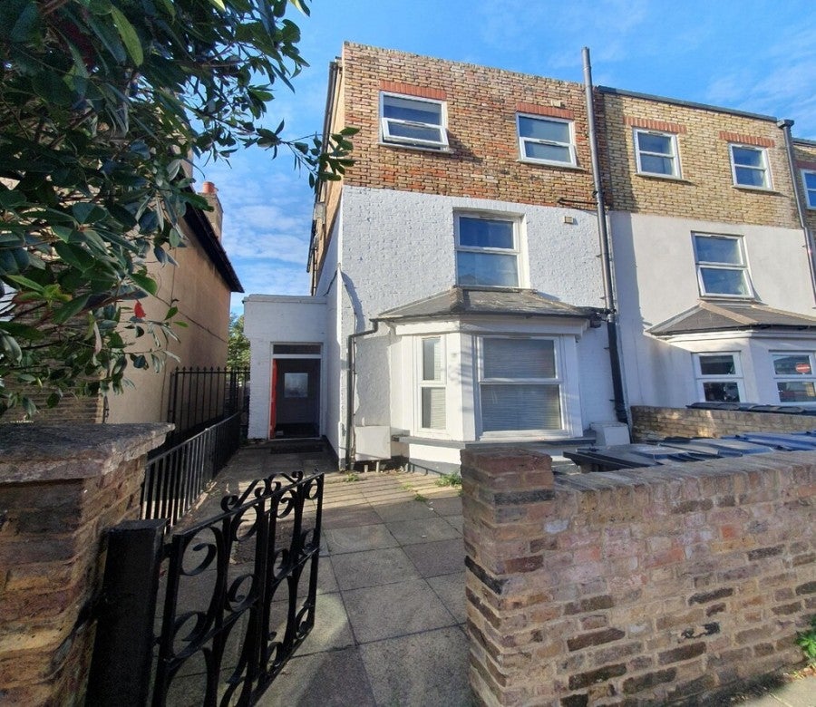 Room Campbell Road in Greater London