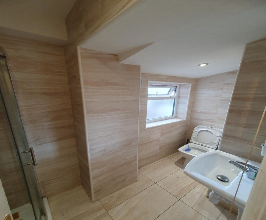 Room Campbell Road in Greater London