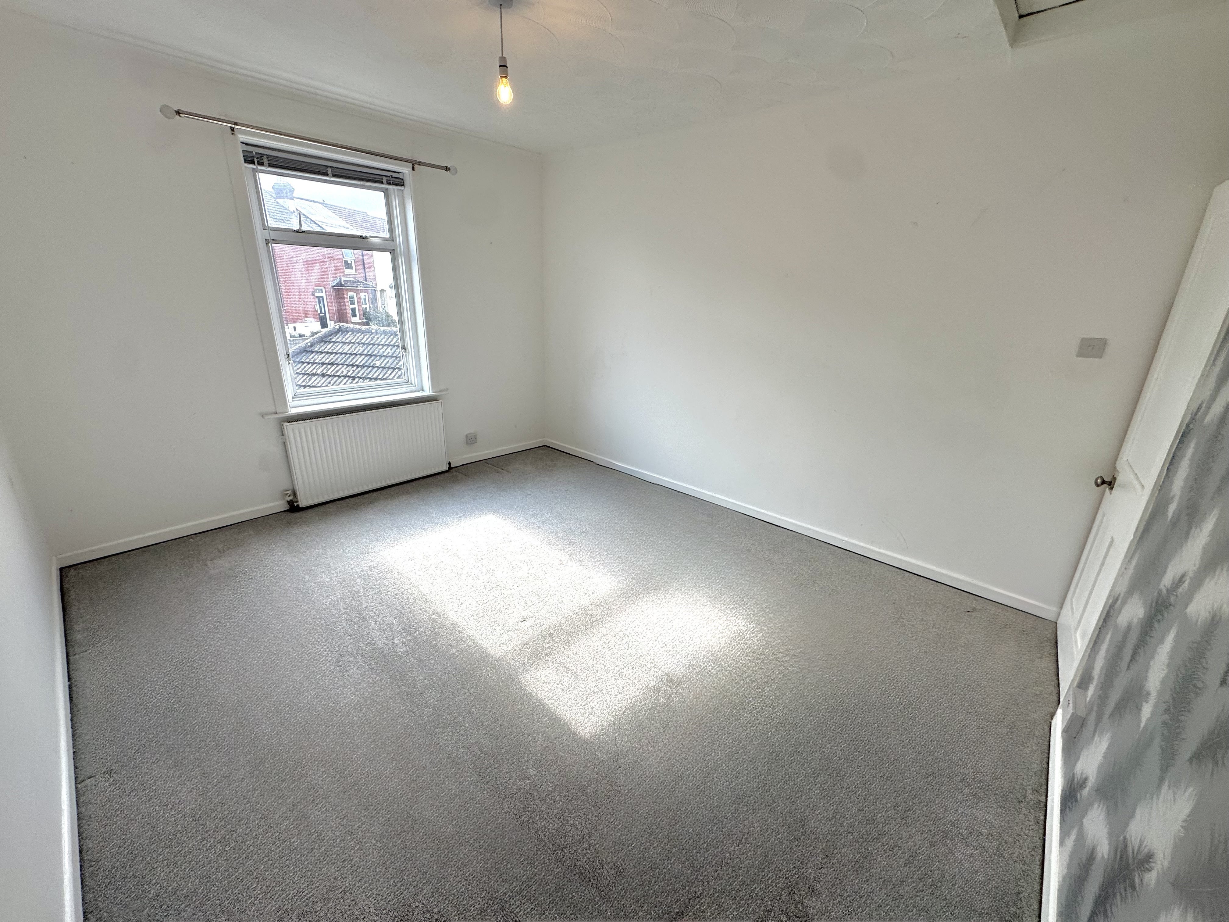 Flat Sholing Road in Southampton