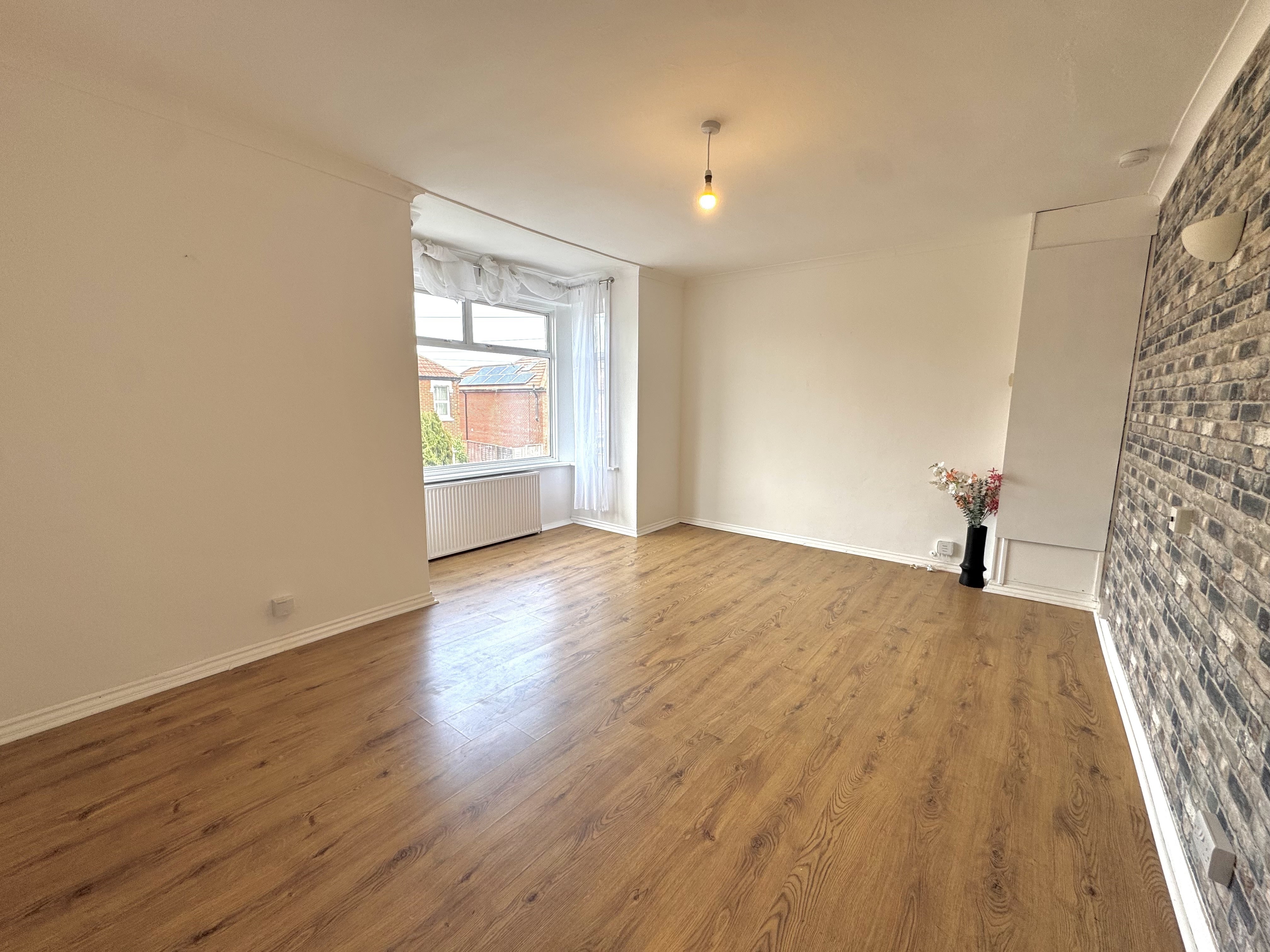 Flat Sholing Road in Southampton