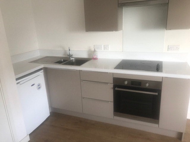 Flat Victoria Avenue in Southend-on-Sea