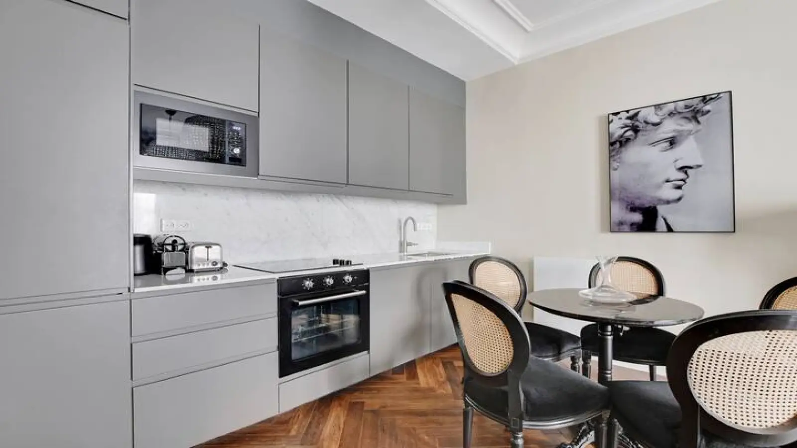 Flat Rue de la Pompe in Paris