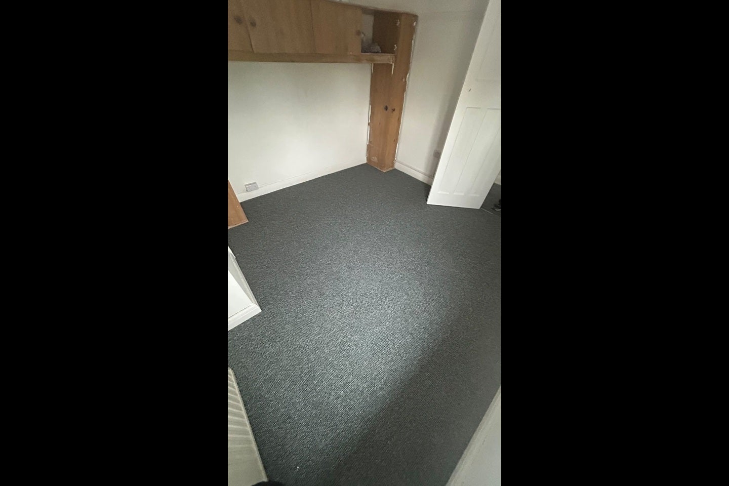 Flat Walton Road in Elmbridge
