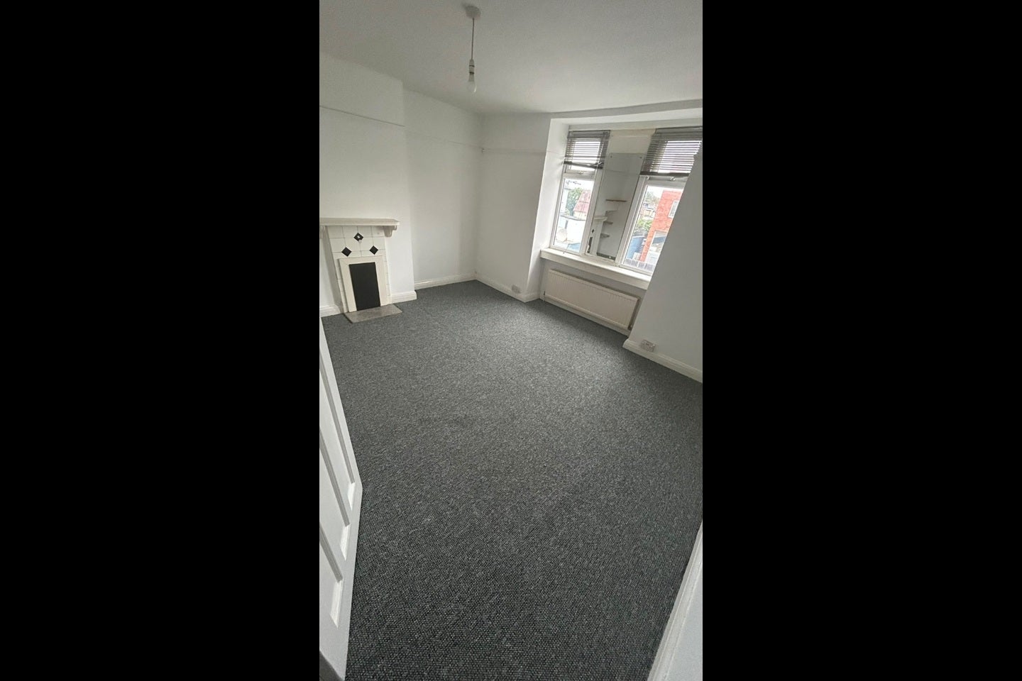 Flat Walton Road in Elmbridge
