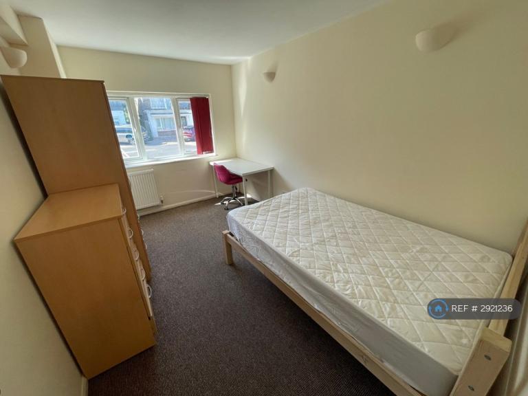 Room Randolph Close in Canterbury