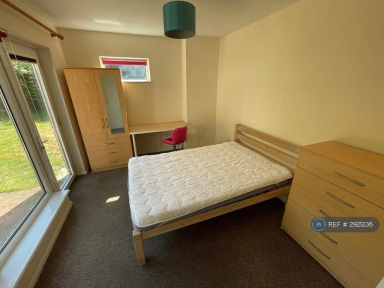 Room Randolph Close in Canterbury
