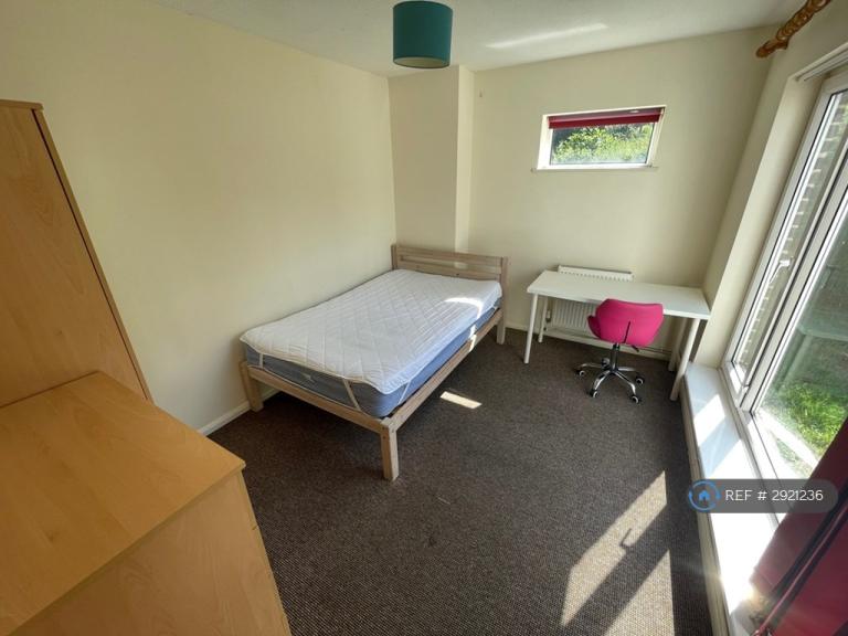Room Randolph Close in Canterbury