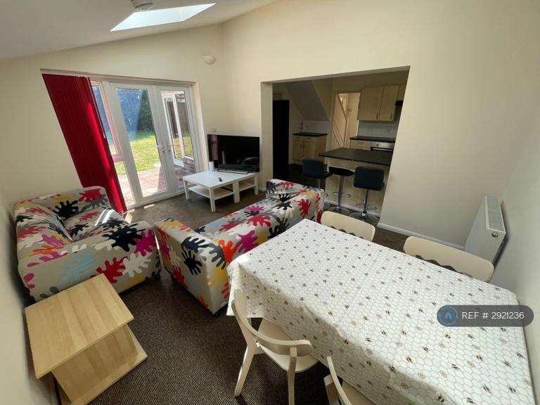 Room Randolph Close in Canterbury