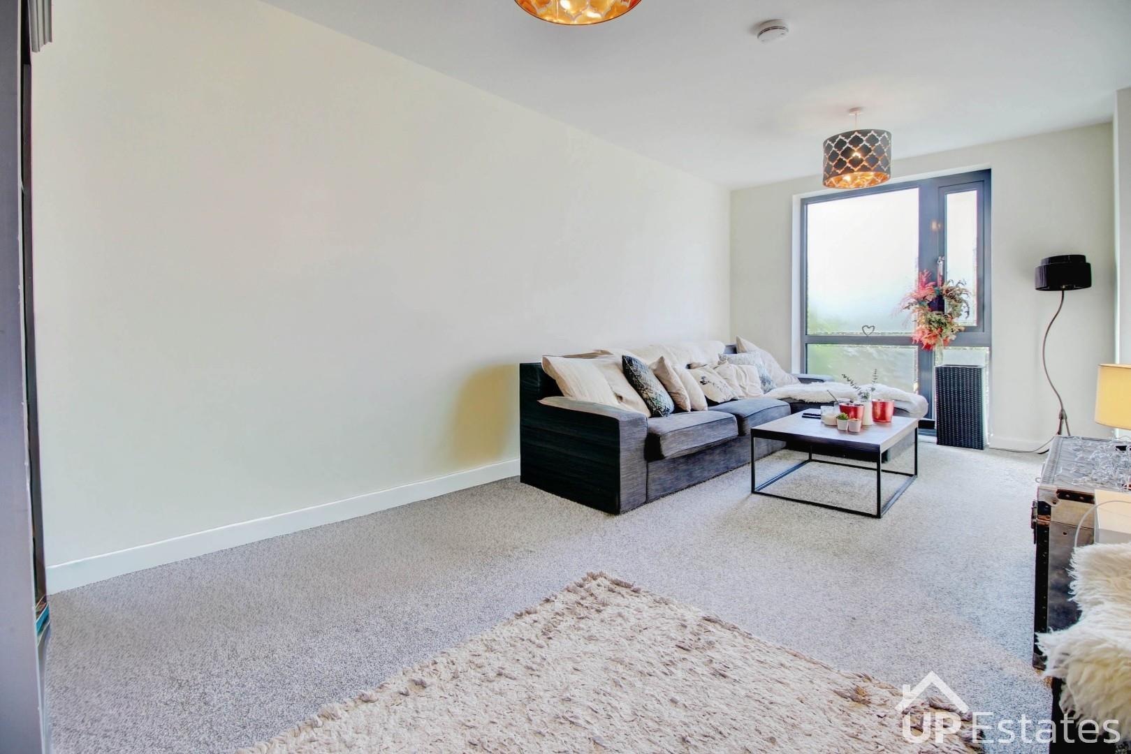 Flat De Normanville Avenue in Royal Leamington Spa