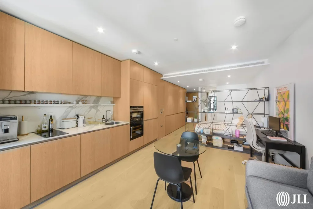Flat Canary Riverside in Greater London
