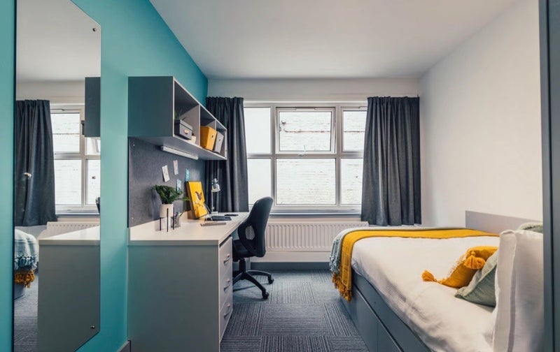 Room Millstone Lane in Leicester