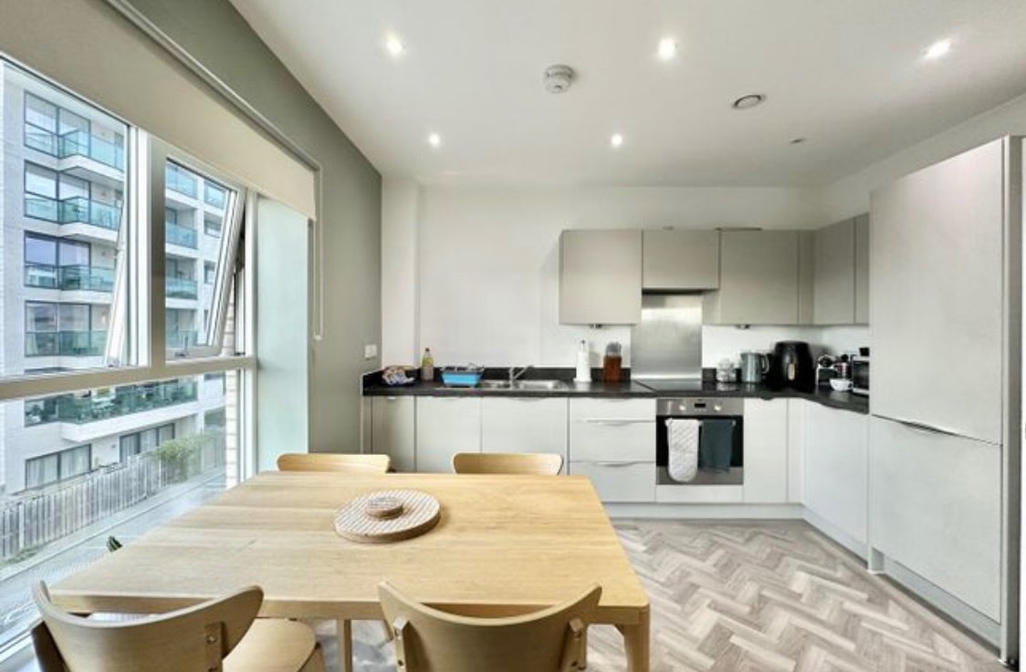 Flat Blyth Road in Greater London