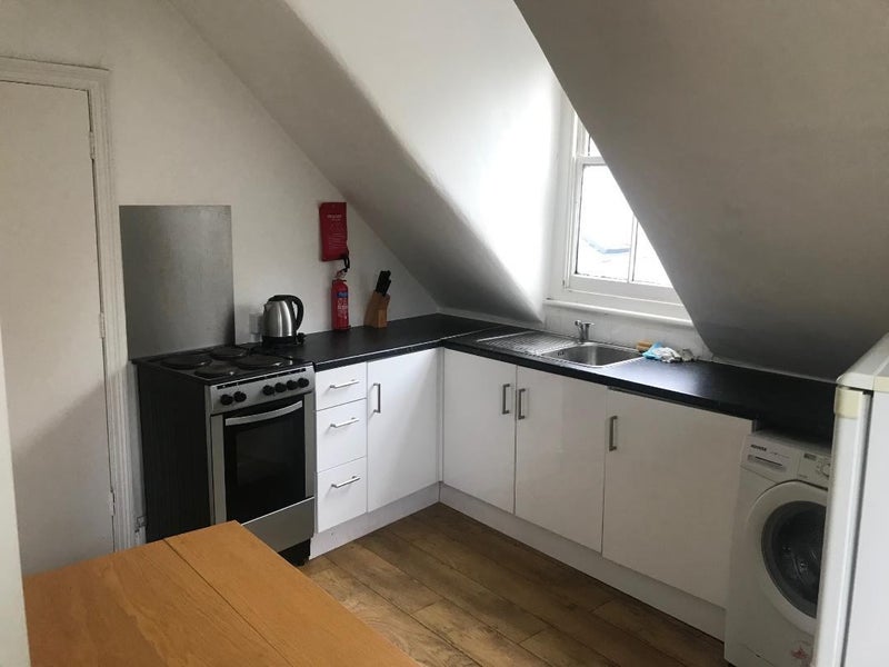 Flat Half Moon Lane in Greater London