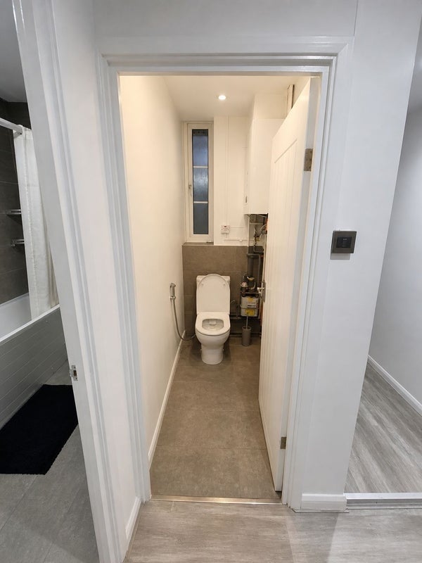 Room East Ferry Road in Greater London