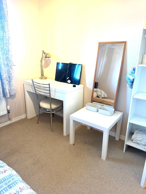 Room Thessaly Road in Greater London