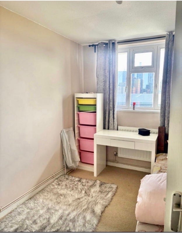 Room Thessaly Road in Greater London